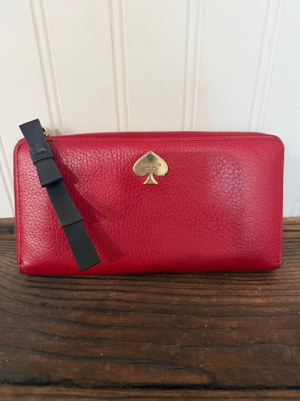 kate spade Red Pebbled Leather Zip Wallet with Bow Pull
